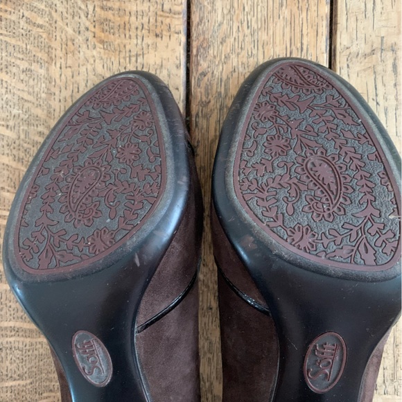 Brown leather suede open toe heels. - Picture 4 of 5